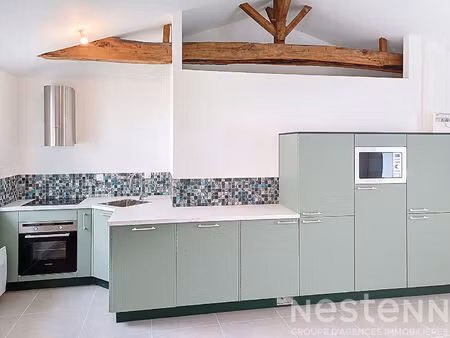 maison de centre ville de 52 m²  rénové   en plein saujon avec grand garage.