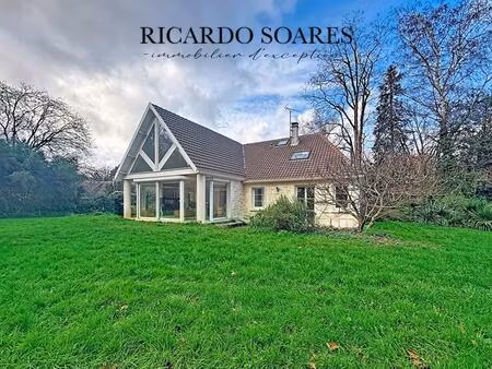 60940 angicourt - maison d'architecte 180 m² / grand séjour / 5 chambres / sous-sol total 