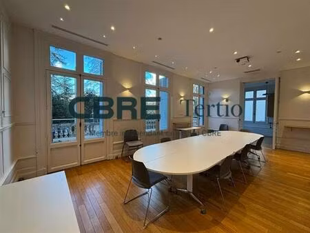 location local d'activités tours 82 m²