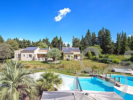 maison de rêve avec piscine à orgon  france