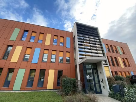 location local professionnel 213m²