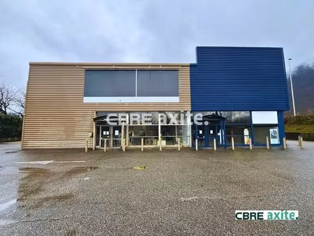 location local commercial 950m² albertville 73200