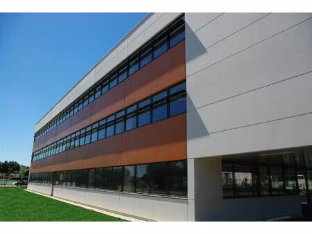 location local professionnel 1 219m²