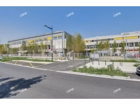 location local professionnel 540m²