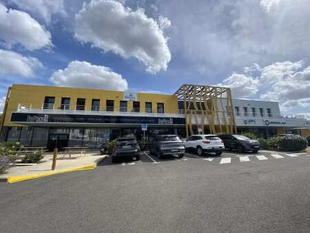 location local professionnel 278m²