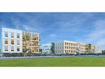 location local professionnel 624m²