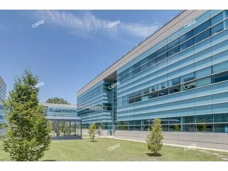 location local professionnel 3 859m² pessac 33600