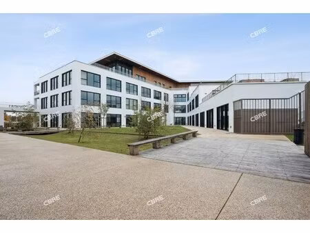 location local professionnel 6 165m²