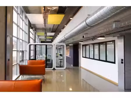 location local professionnel 1 690m²