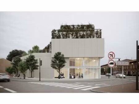 location local professionnel 2 663m²