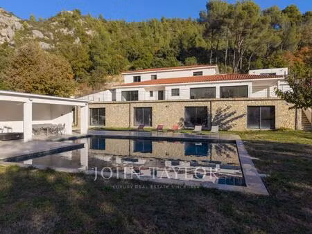 villa moderne avec piscine  studio indépendant et fort potentiel d’aménagement à gémenos