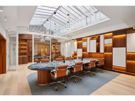 location local professionnel 151m²