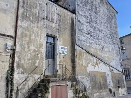 immeuble en cours de rénovation centre bourg avec cour