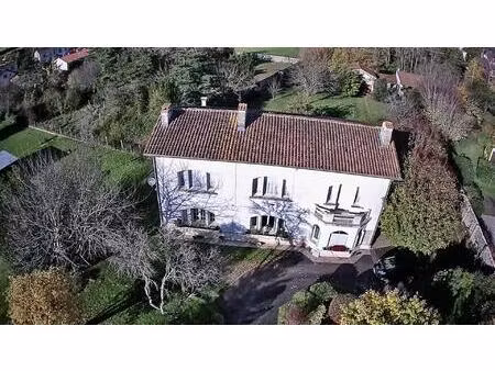 grande maison non mitoyenne t9 r+1 avec jardin et dépendances