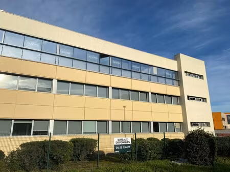 location local professionnel 769m²