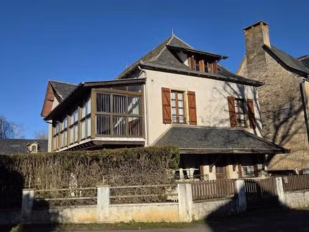 maison familiale de 215m2 avec terrasse extérieure