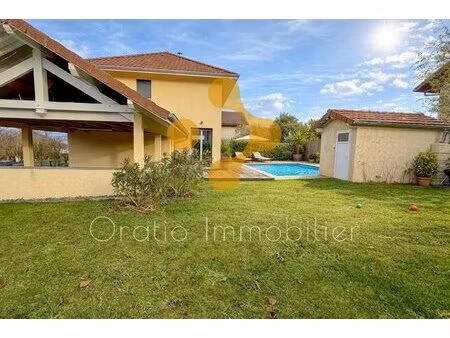 maison récente avec piscine entrelac