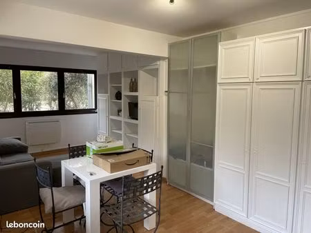 studio 1 pièce 27 m²