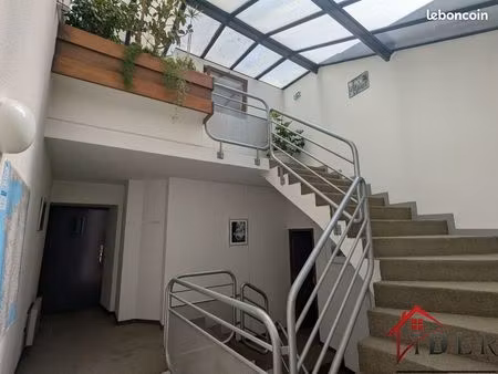 immeuble 16 pièces 650 m²