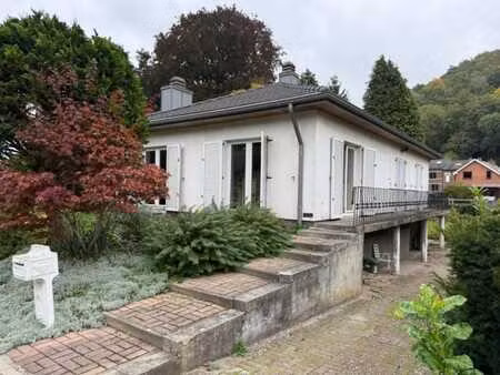 bungalow 4 façades deux chambres à rénover