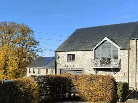 groupe arcade: immeuble 1x appartement 2ch et 1x entrepôt