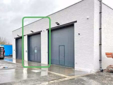 te huur : magazijn op 105 m²