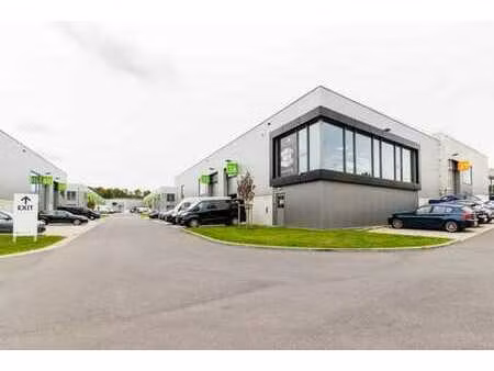 unique | entrepôt 276 m² + bureaux 103 m² | 8p