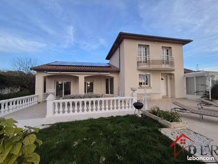 propriété 7 pièces 142 m²