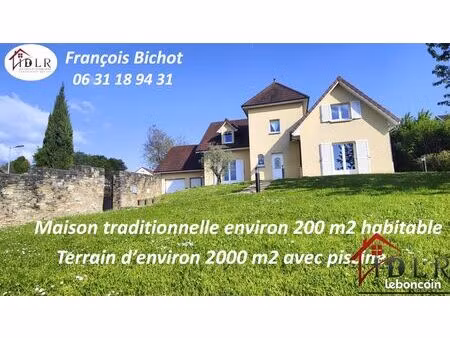 maison 8 pièces 200 m²
