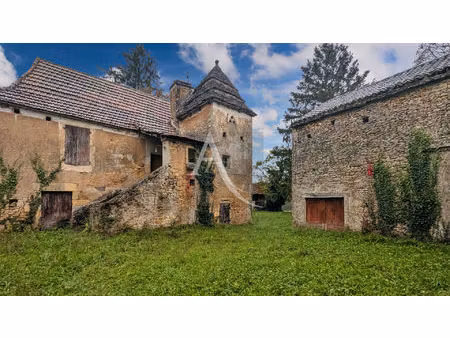 ancienne ferme en pierre à rénover.