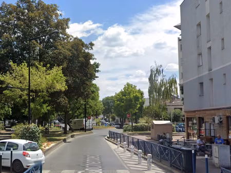 location locaux professionnels 71 m² à aubervilliers (93300)  44 400 €