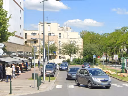 location locaux professionnels 150 m² à évry-courcouronnes (91000)  39 600 €