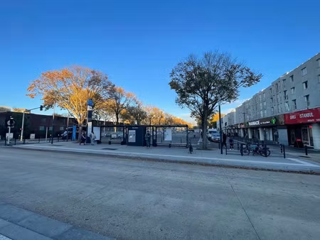 location locaux professionnels 290 m² à évry-courcouronnes (91000)  75 600 €