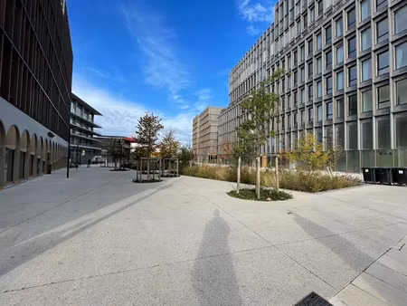 location locaux professionnels 129 m² à l'ile-saint-denis (93450)  53 400 €