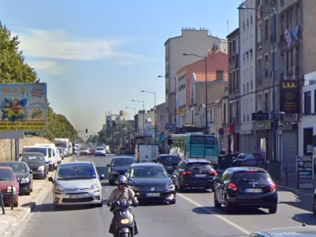 location locaux professionnels 31 m² à pantin (93500)  12 000 €