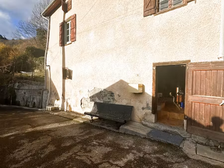 maison de montagne avec beau potentiel à vernaux