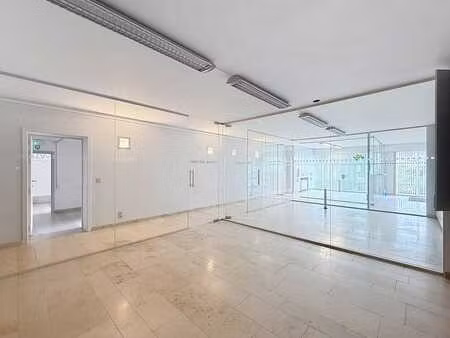 kantoren (360 m²) gelegen op het gelijkvloers van