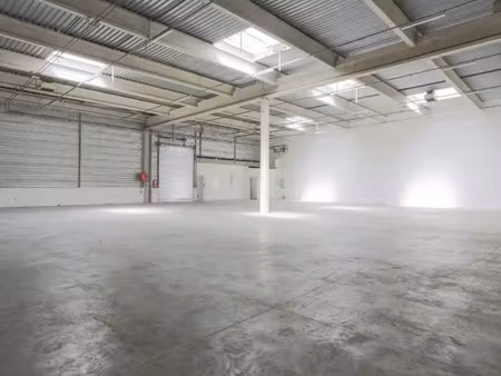 en location : bâtiment c commandant rolland le bourget - locaux industriels rénovés 1 070 
