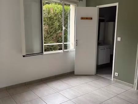 location appartement 1 pièce 24 m² à maurepas (78310)  608 €