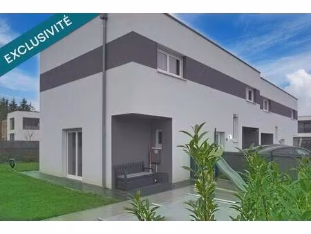 maison contemporaine avec jardin et piscine