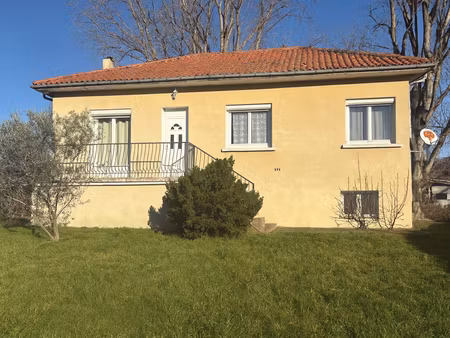 belle villa sur sous-sol à montpezat