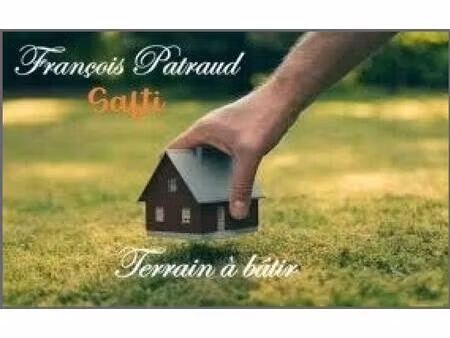 terrain constructible de 7033 m2