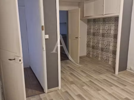 location appartement 2 pièces 47 m² à la crau (83260)  700 €