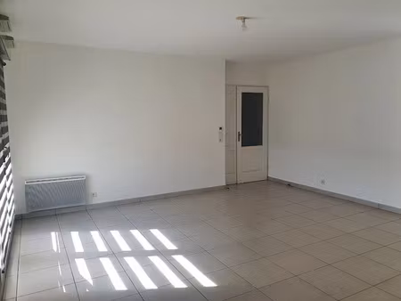 location appartement 3 pièces 77.5 m² à combs-la-ville (77380)  1 055 €