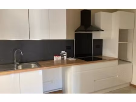 location appartement  65 m² t-3 à carpentras  595 €