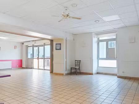 local commercial +appartement+ 2 places de parking privatives