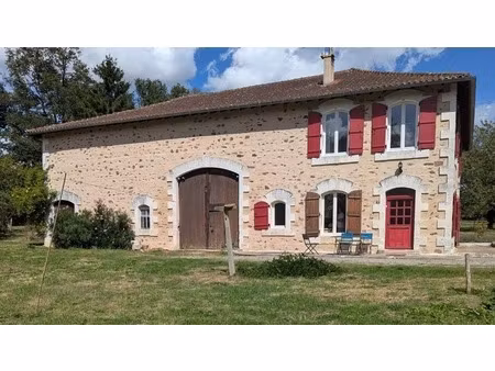 charmante maison en pierre avec grange & jardin de 7 000 m² – saulgond