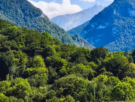 arthez d'asson : terrain constructible de 1395m2 avec vue imprenable sur les pyrénées