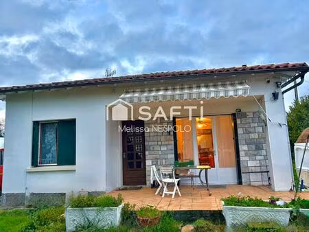 a la campagne  maison de 90m2 au charme d'antan  offrant 3 chambres et vaste jardin