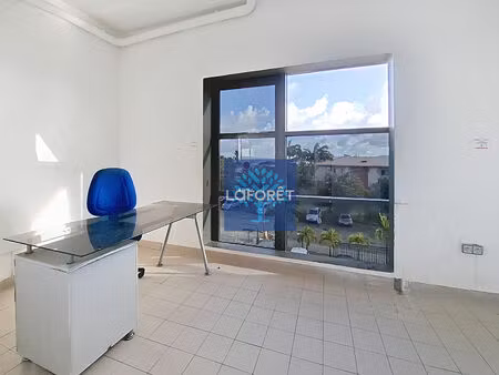 a louer : local commercial / professionnel - 62 m2 - lamentin